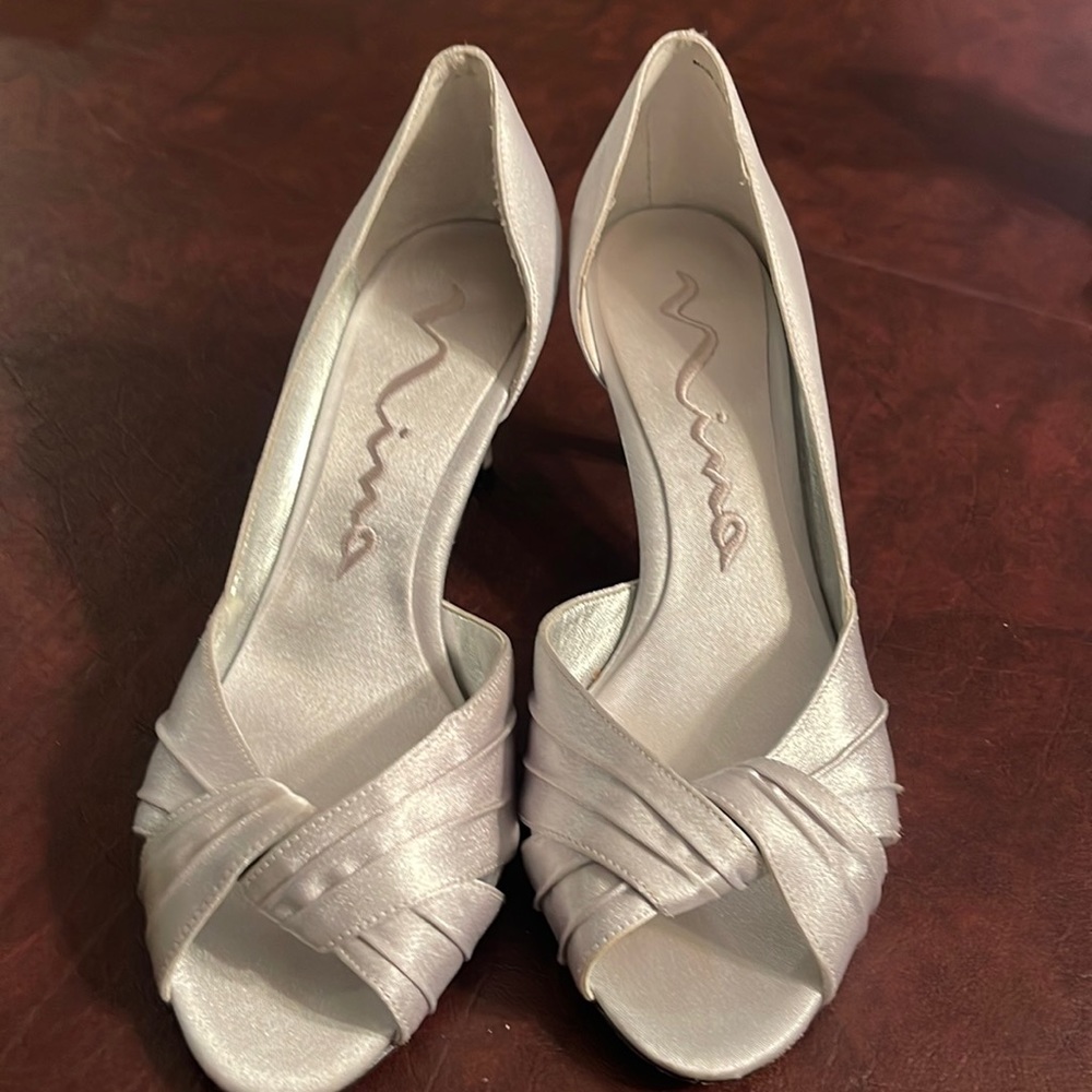 Womens Open toe slingback heel shoes - size 7.5 silver womens. Nina